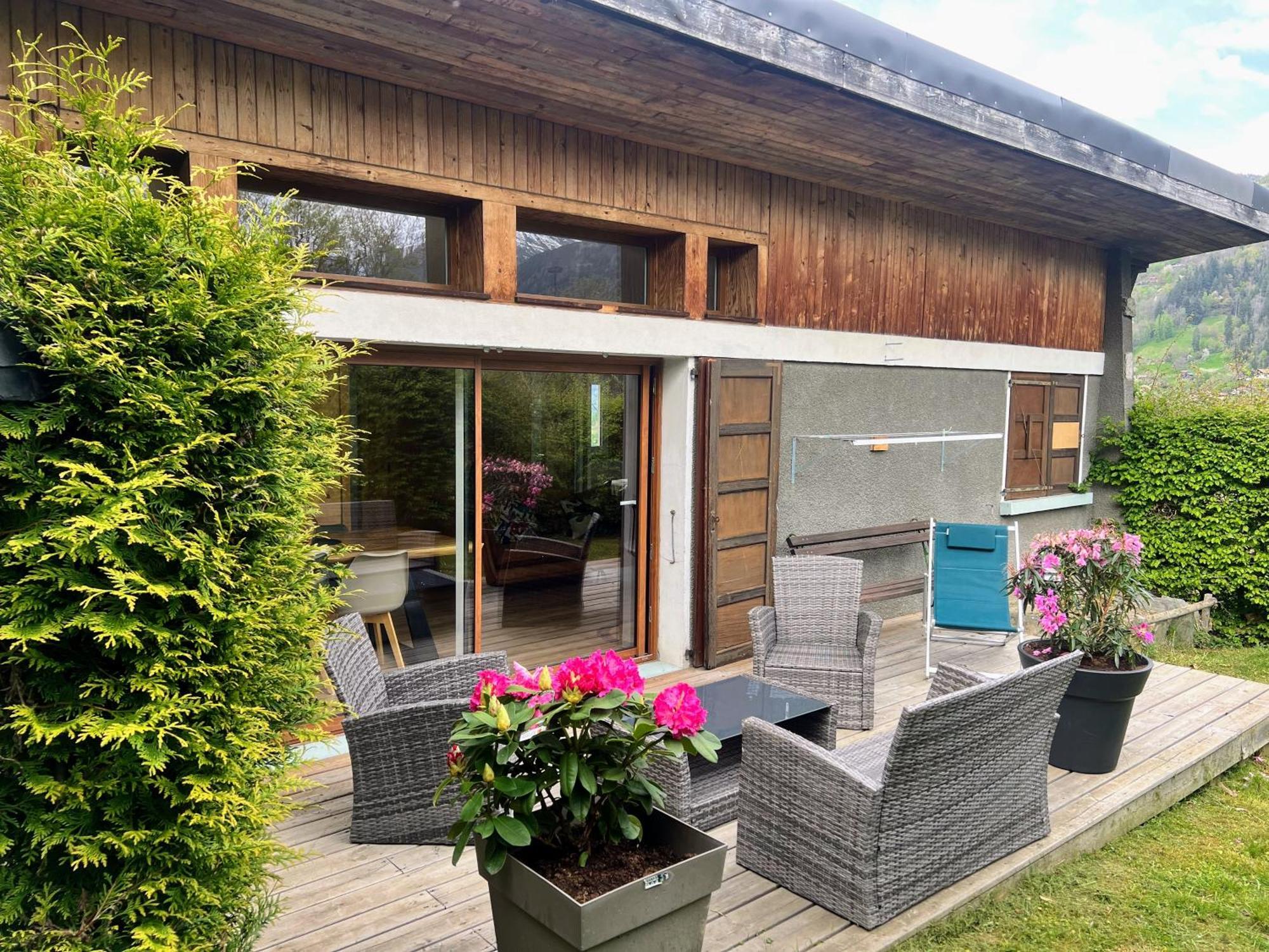 Chalet Relax Situee A 25Km De Chamonix แซ็งต์-แฌร์เวส์-เลส์-แบ็งส์ ภายนอก รูปภาพ